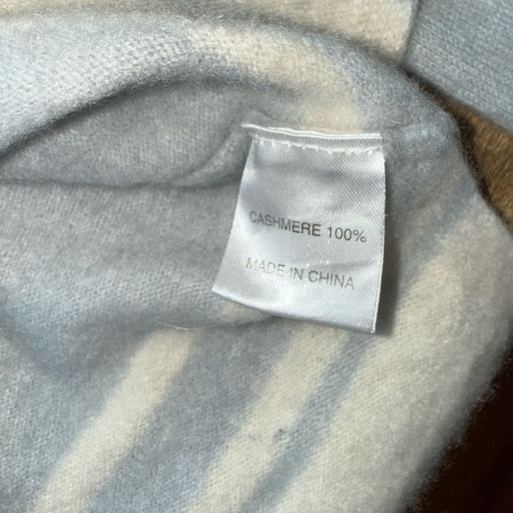Cortland Park Women’s Blue and Cream 100% Cashmere Sweater size XS - Picture 3 of 6